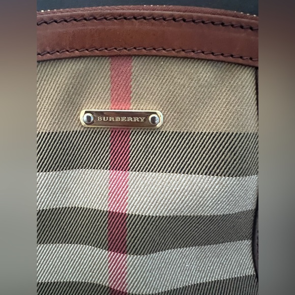 Burberry
Orchard Crossbody Bag House Check Canvas and Leather. - Picture 2 of 10